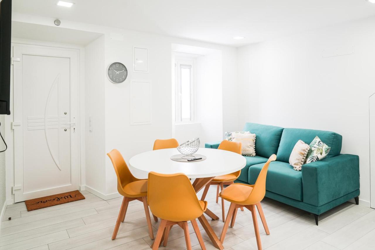 Nazare One Bedroom, 2 Mins From The Beach Luaran gambar