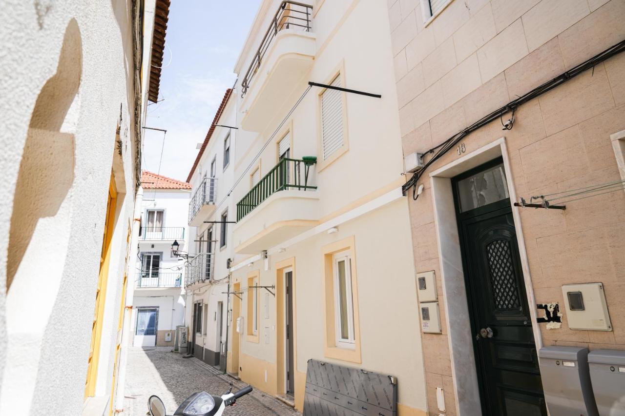 Nazare One Bedroom, 2 Mins From The Beach Luaran gambar